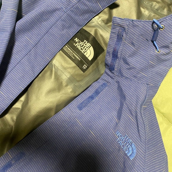 North face rain jacket XS - Picture 4 of 6